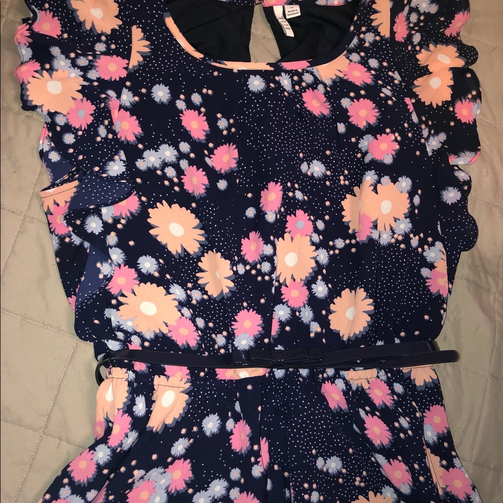 Elle flutter-sleeve dress with belt